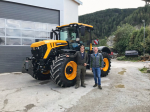 JCB Fastrac 4220 für Erdbauunternehmer aus Salzburg