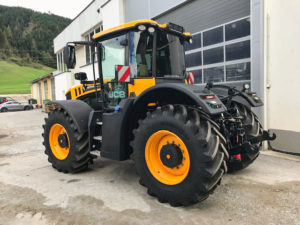 JCB Fastrac 4220 für Erdbauunternehmer aus Salzburg