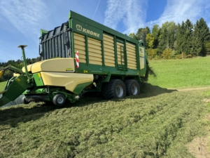 Krone Doppelzweck-Ladewagen MX 330 GD