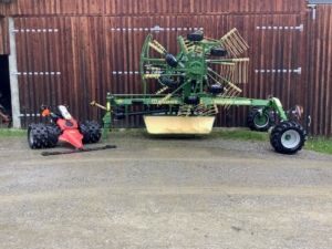 Krone Kreiselschwader TC640 und Aebi Motormäher CC36