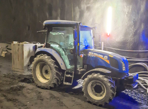 New Holland T4S.55 im Brenner-Basistunnel