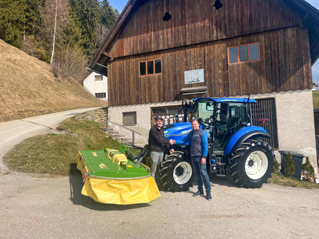 Neuer New Holland T5.90 & Krone F320 Highland
